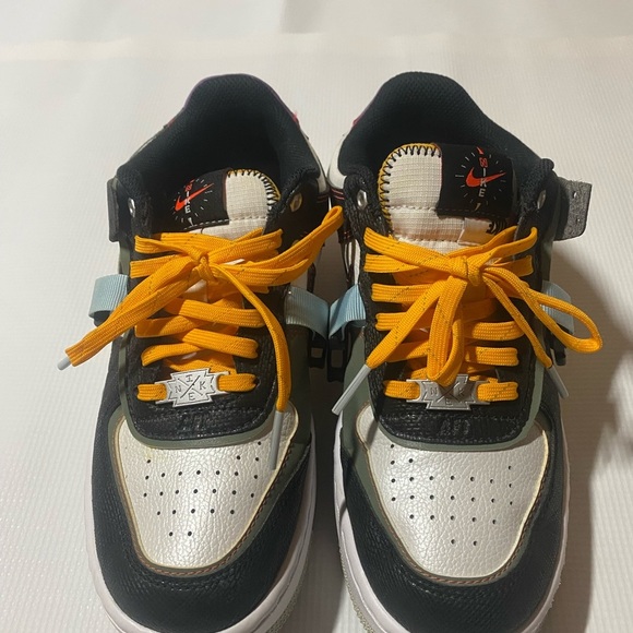 Nike Black and White Sneakers with Classic Design - Picture 2 of 2